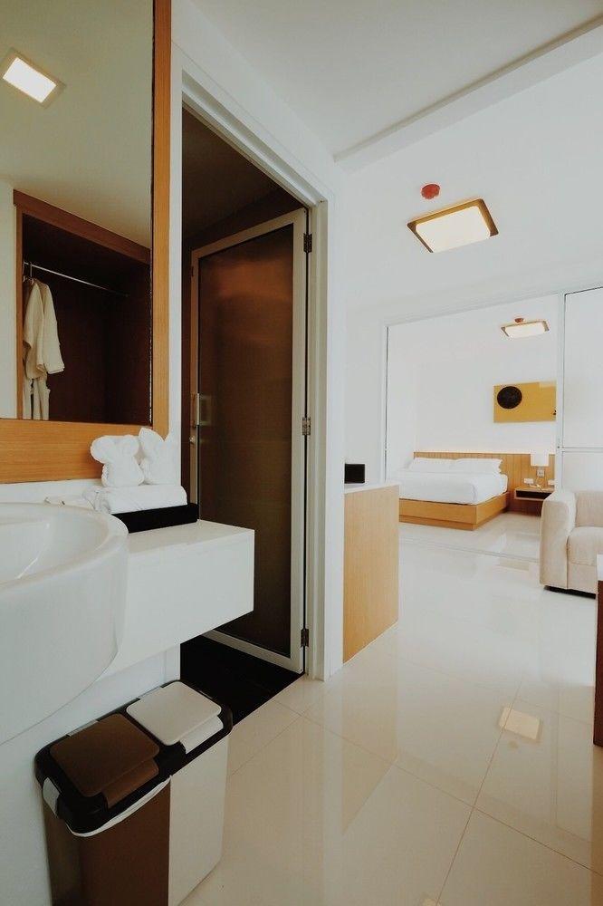 Modern Thai Suites Phuket Exterior foto