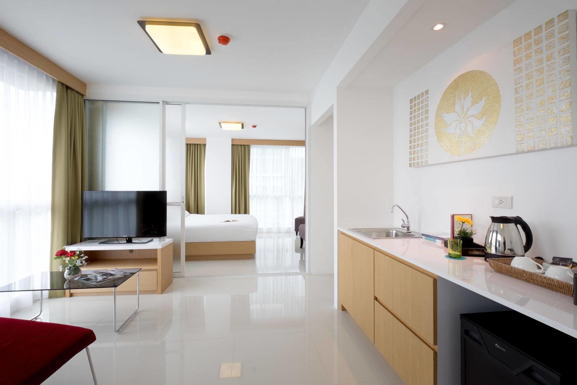Modern Thai Suites Phuket Exterior foto